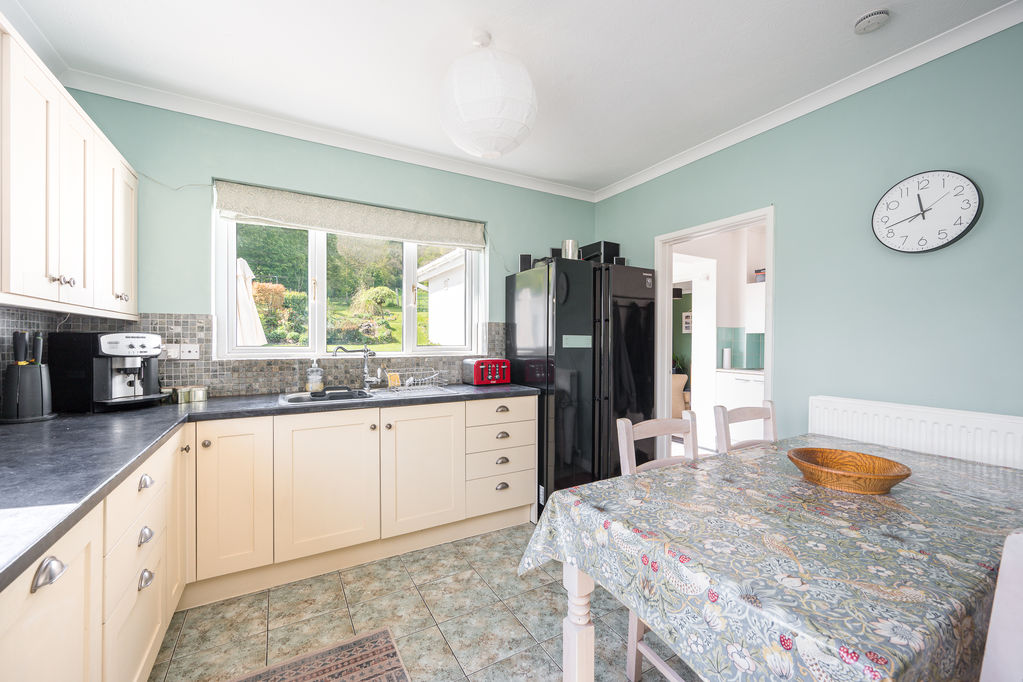 Kitchen- click for photo gallery
